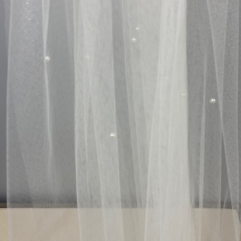 Veil 45” Ivory Scattered Pearl